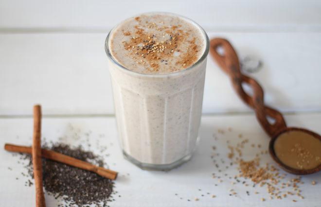 Top Ayurvedic Tips for Drinking Milk + a Delicious Date Shake Recipe