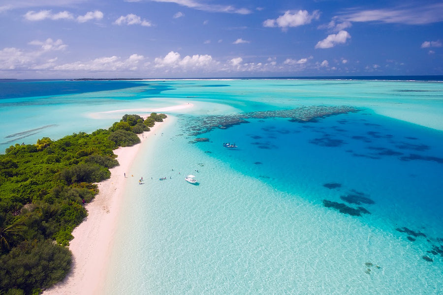 Travel the World? 6 Reasons Why We Should!